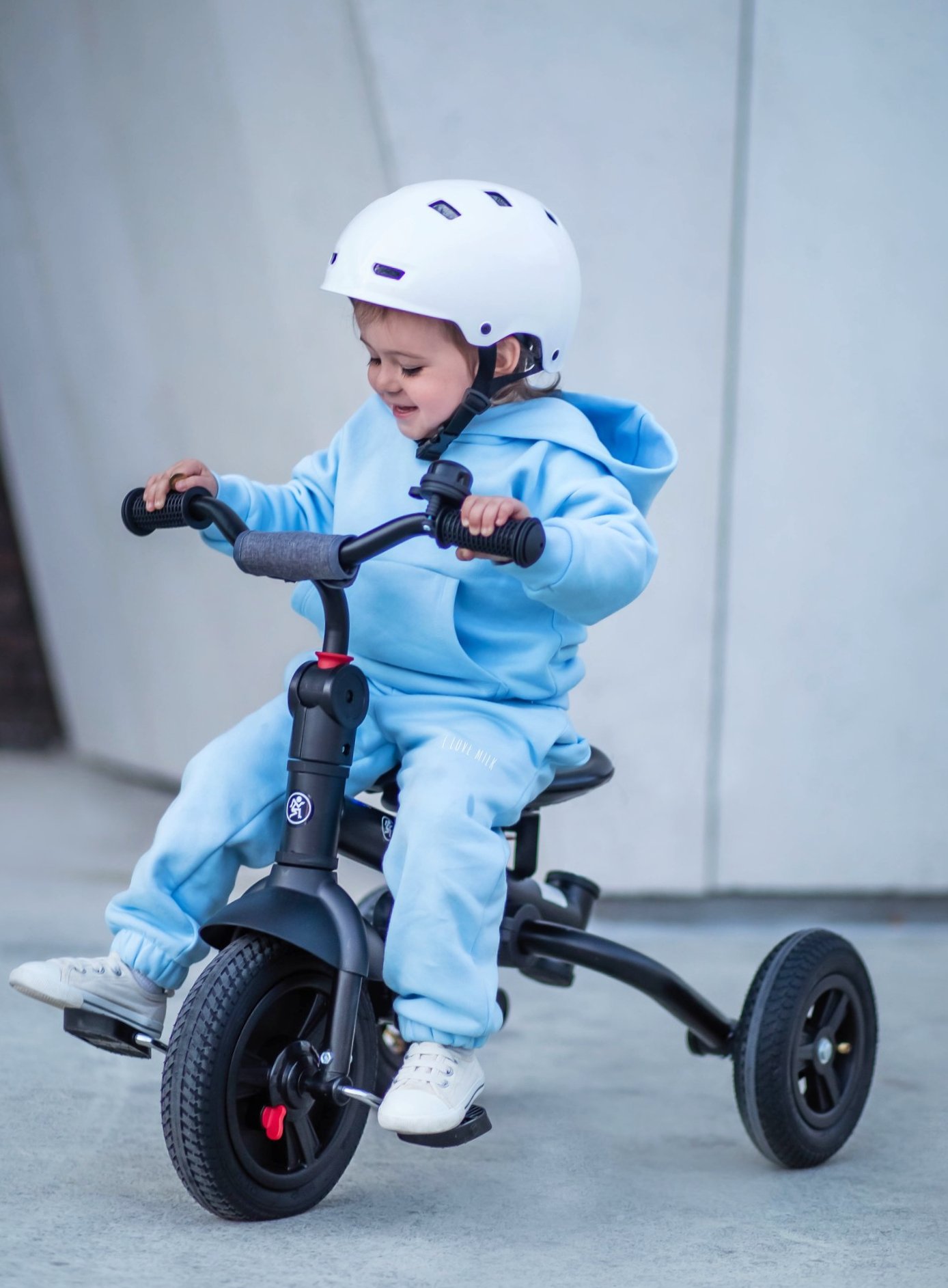 Tobi Velar tricicleta + folie de ploaie - gri