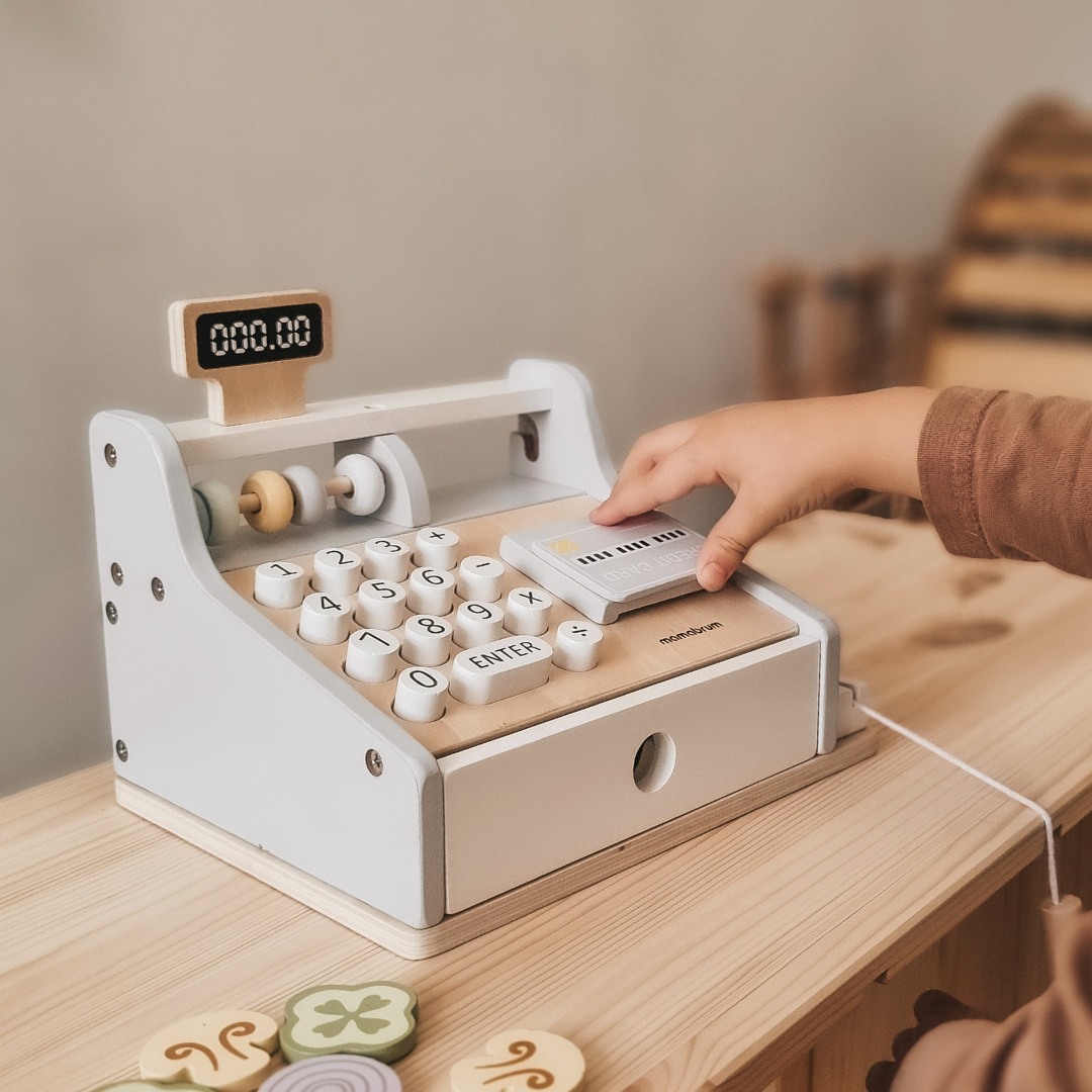 Casă de marcat din lemn cu accesorii