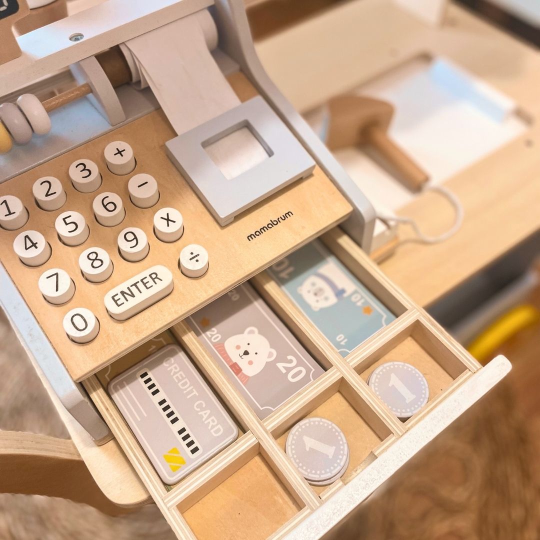 Casă de marcat din lemn cu accesorii