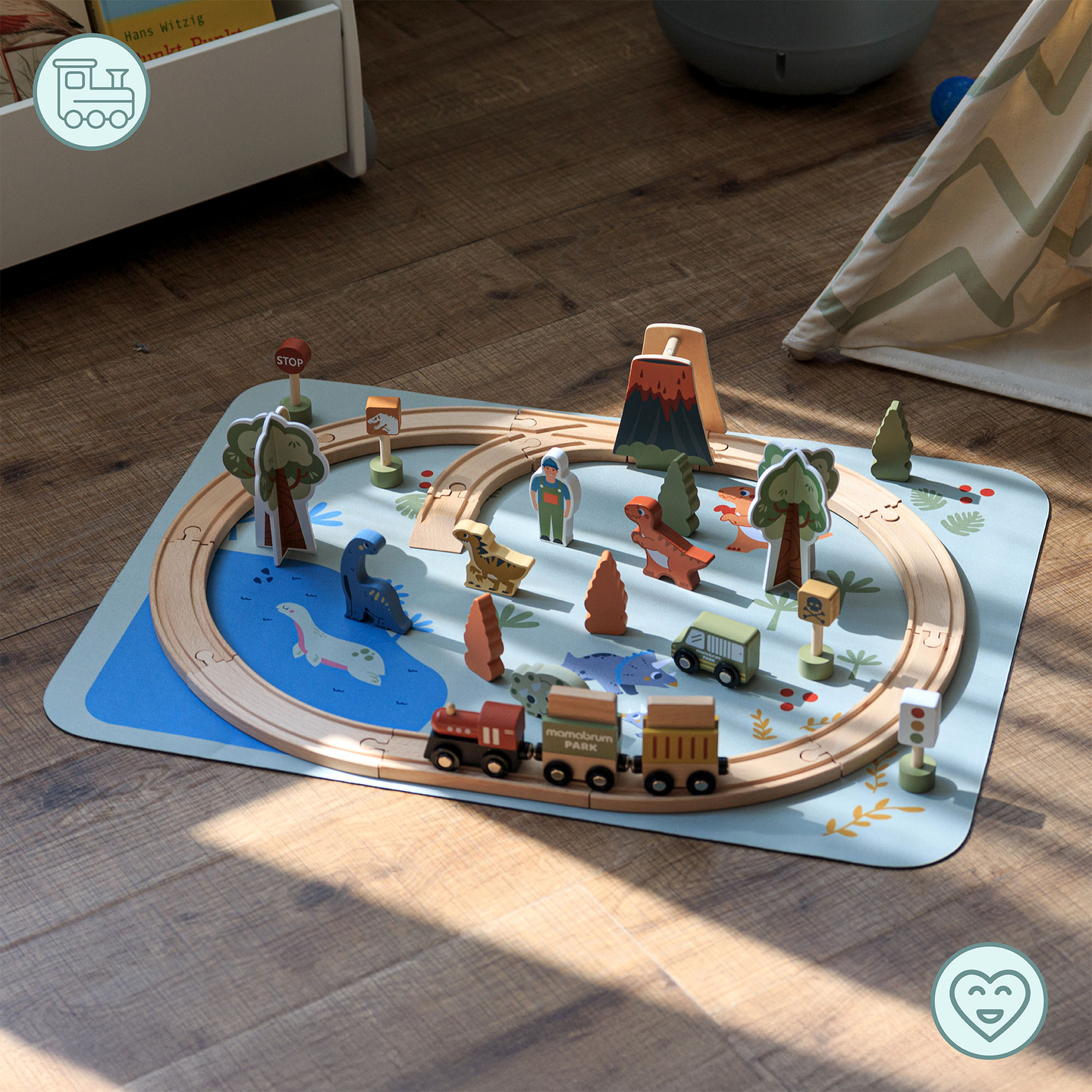 Trenuleț din lemn Dino Park cu covoraș antiderapant - dinozauri, tren, șine, vulcan, clopot