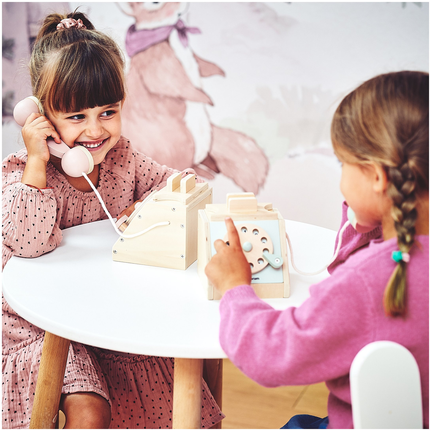 Telefon retro din lemn - roz pastel