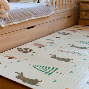 Covoraș din spumă cu două fețe XXL - pliabil 1 CM (pădure cu ursuleț și cai)