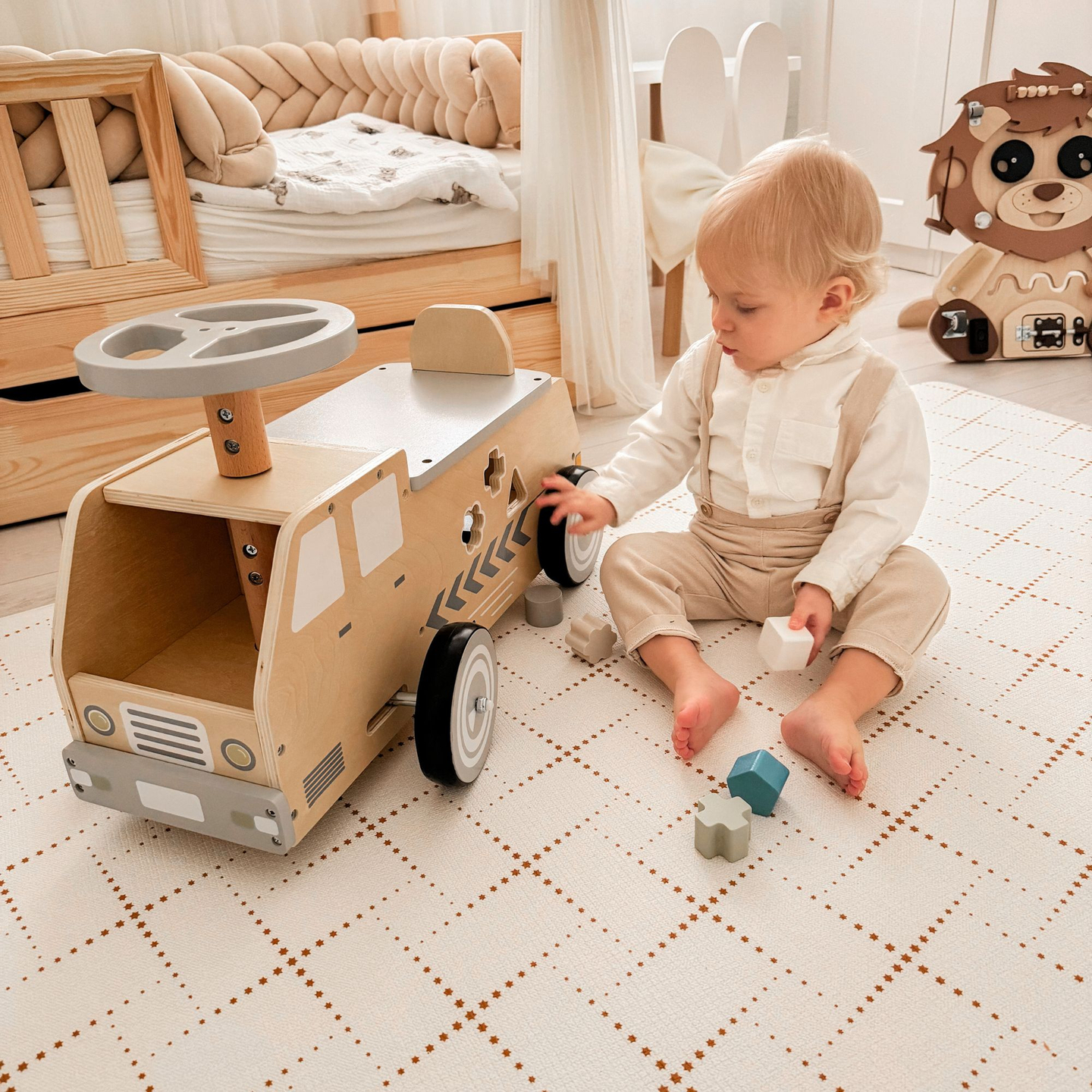 Bicicletă din lemn, mașină, mașină cu blocuri