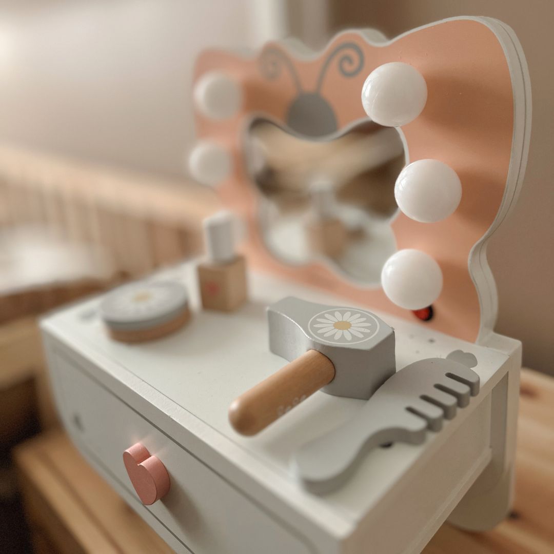 Mini măsuță de toaletă din lemn cu iluminare LED - Butterfly