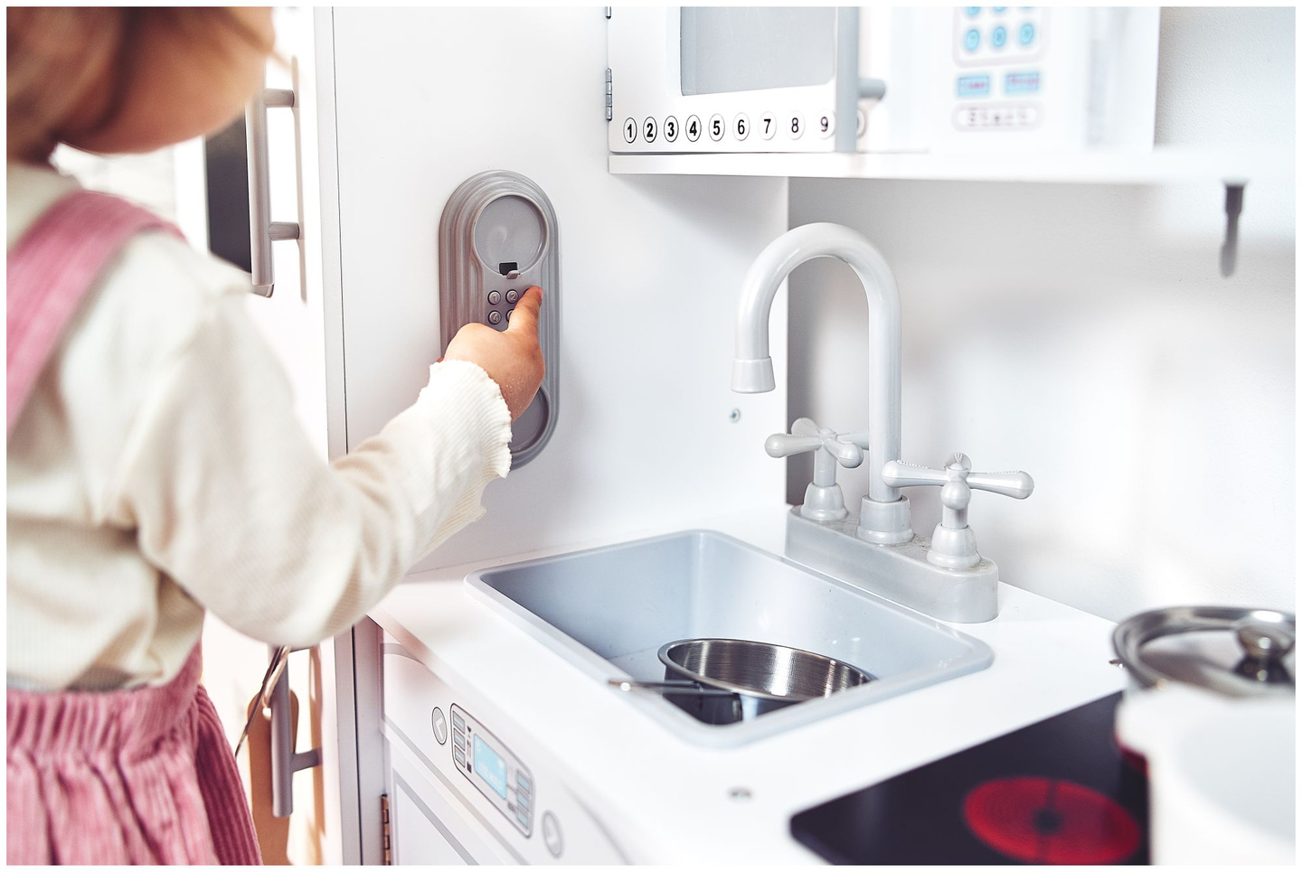 Accesorii de bucătărie mari din lemn alb și șorț