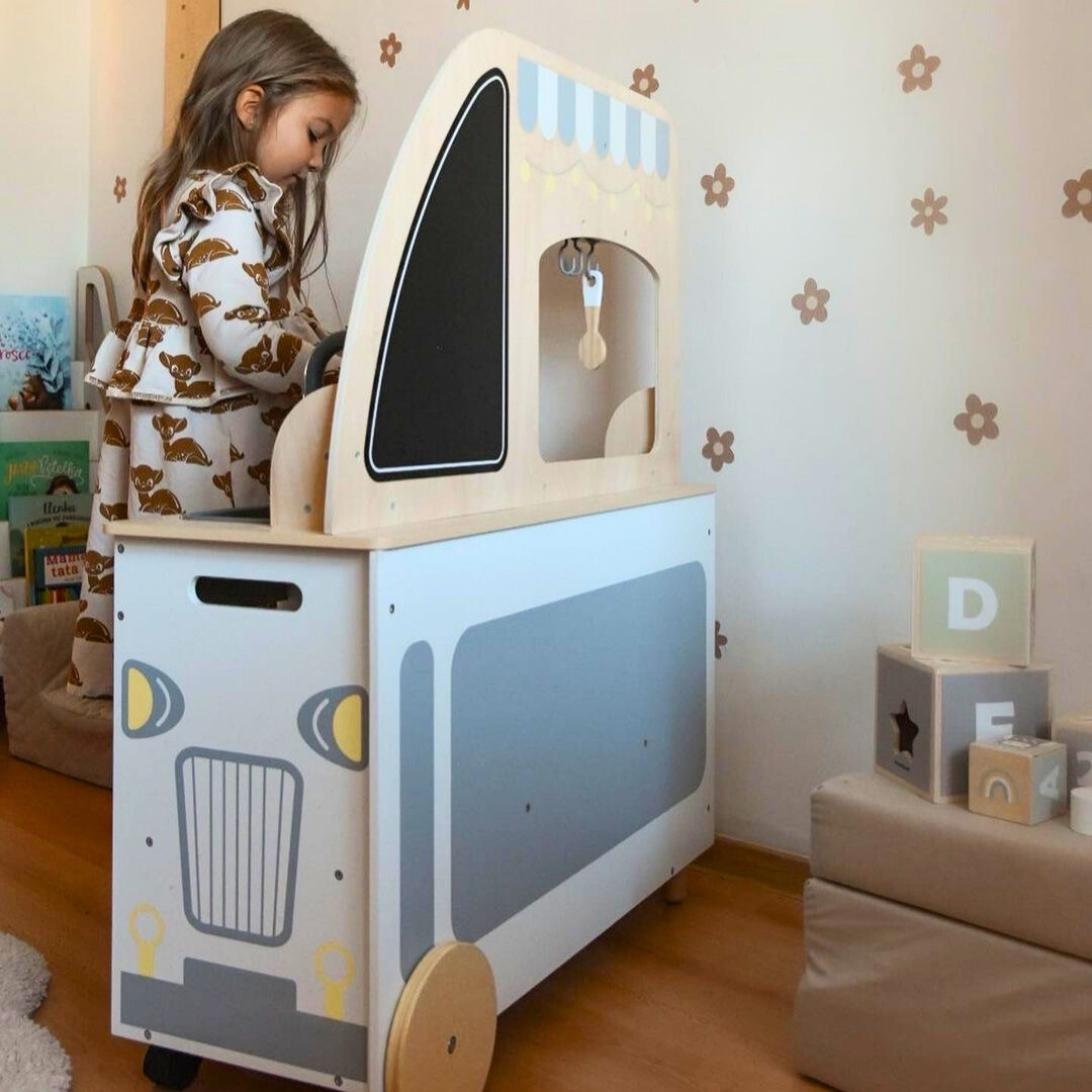 Camion alimentar din lemn pe roți - bucătărie cu accesorii