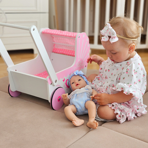 Cărucior de păpuși din lemn