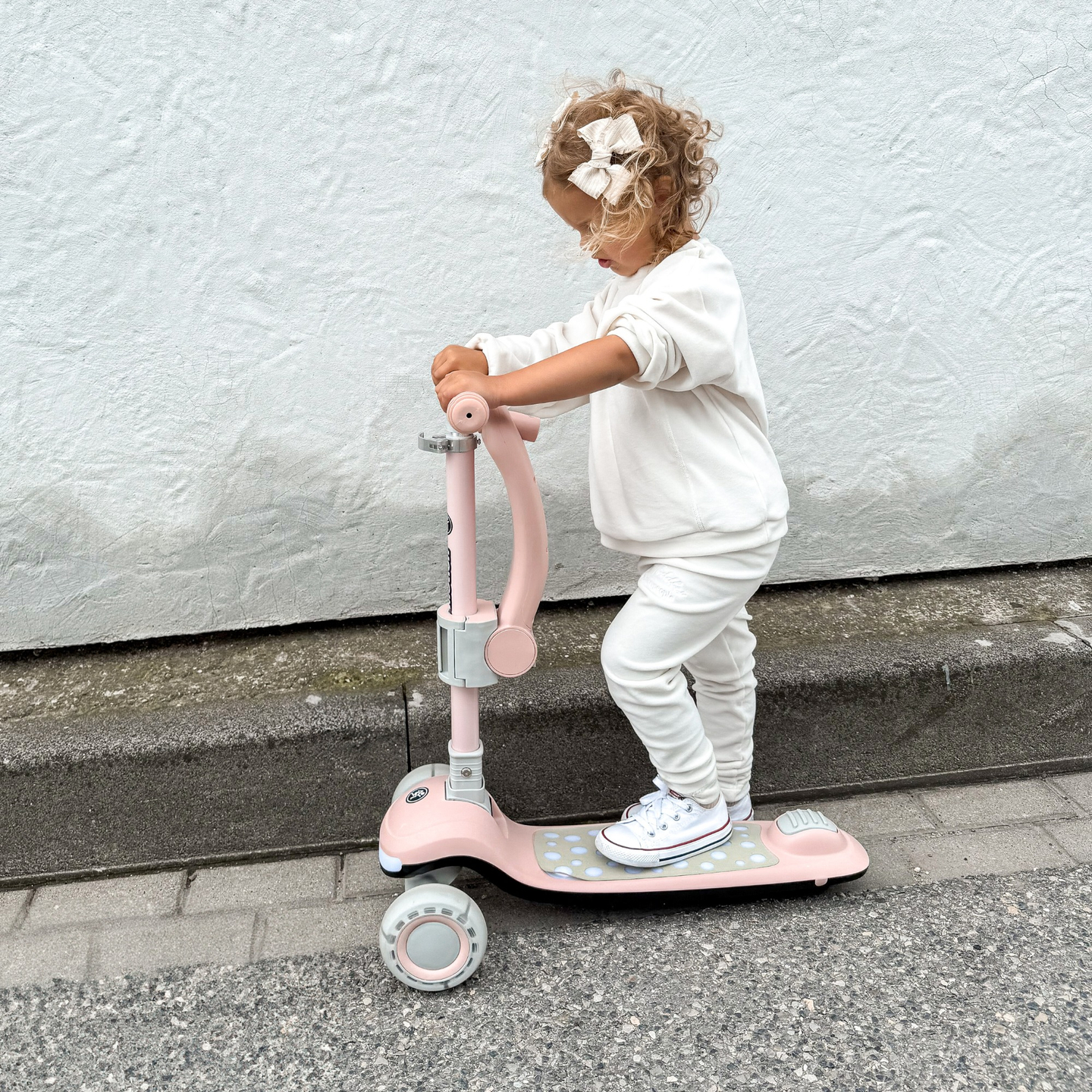 HyperMotion LUMI 3-in-1 scuter de echilibru - platformă iluminată și roți LED, culoare roz