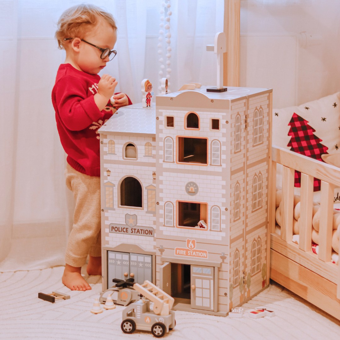 Stație mare de pompieri pliabilă cu stație de poliție - set din lemn. Stație de pompieri și stație de poliție cu accesorii.