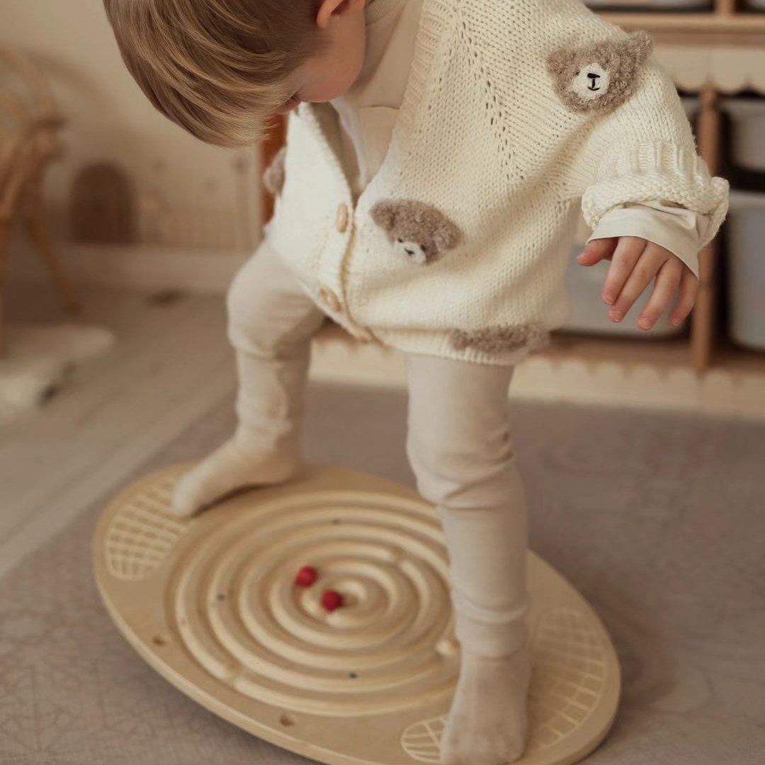 Tablă de echilibru din lemn cu labirint și bile - balansoar de echilibru