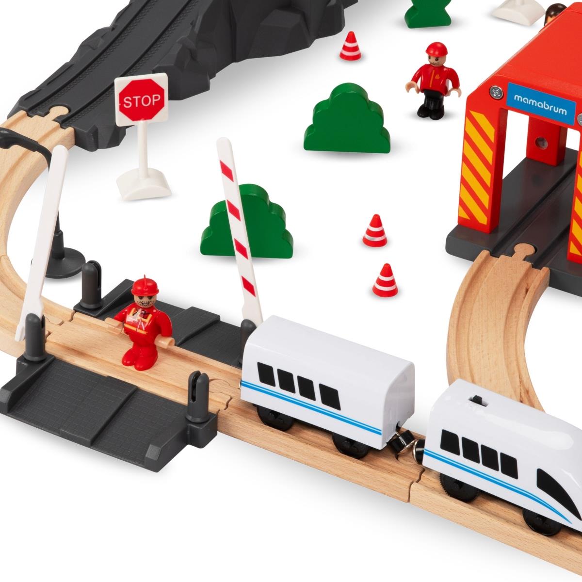 Tren din lemn, tren alimentat cu baterii - Pompieri, șine, vagoane, poduri, barieră