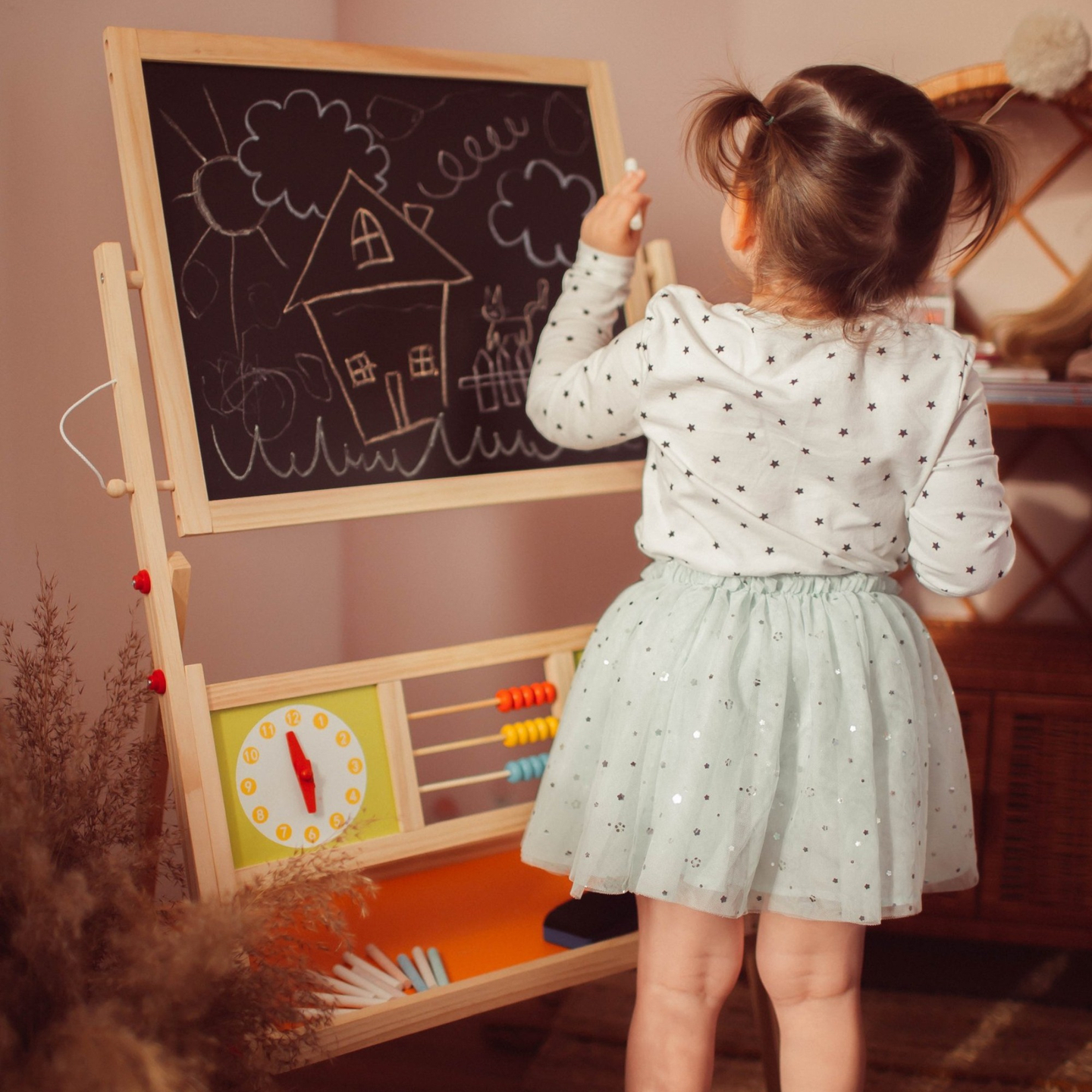 Tablă educațională mare cu două fețe: magnetică și tablă cu cretă - tablă cu ștergere uscată, din lemn