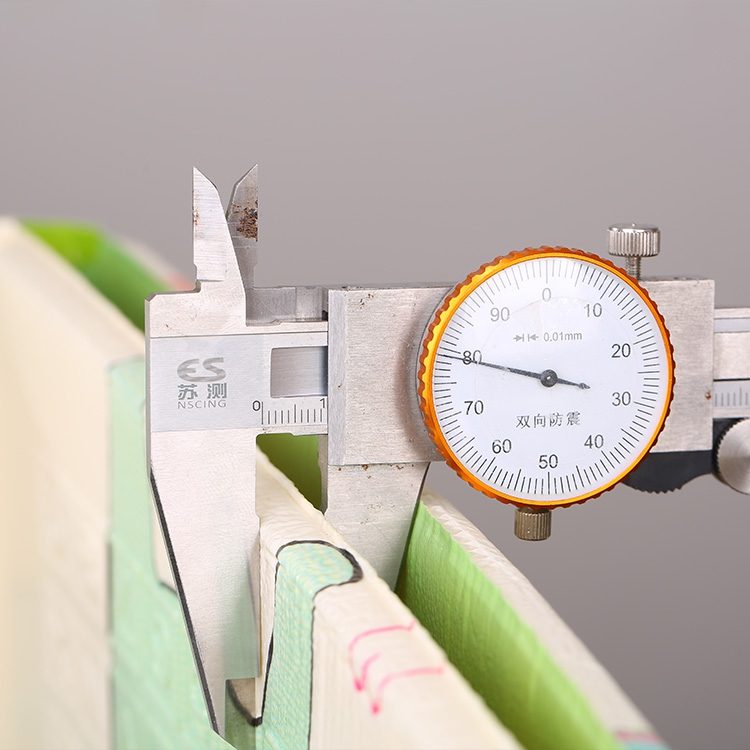 Covoraș din spumă cu două fețe XXL - pliabil 1 CM (pădure cu ursuleț și cai)