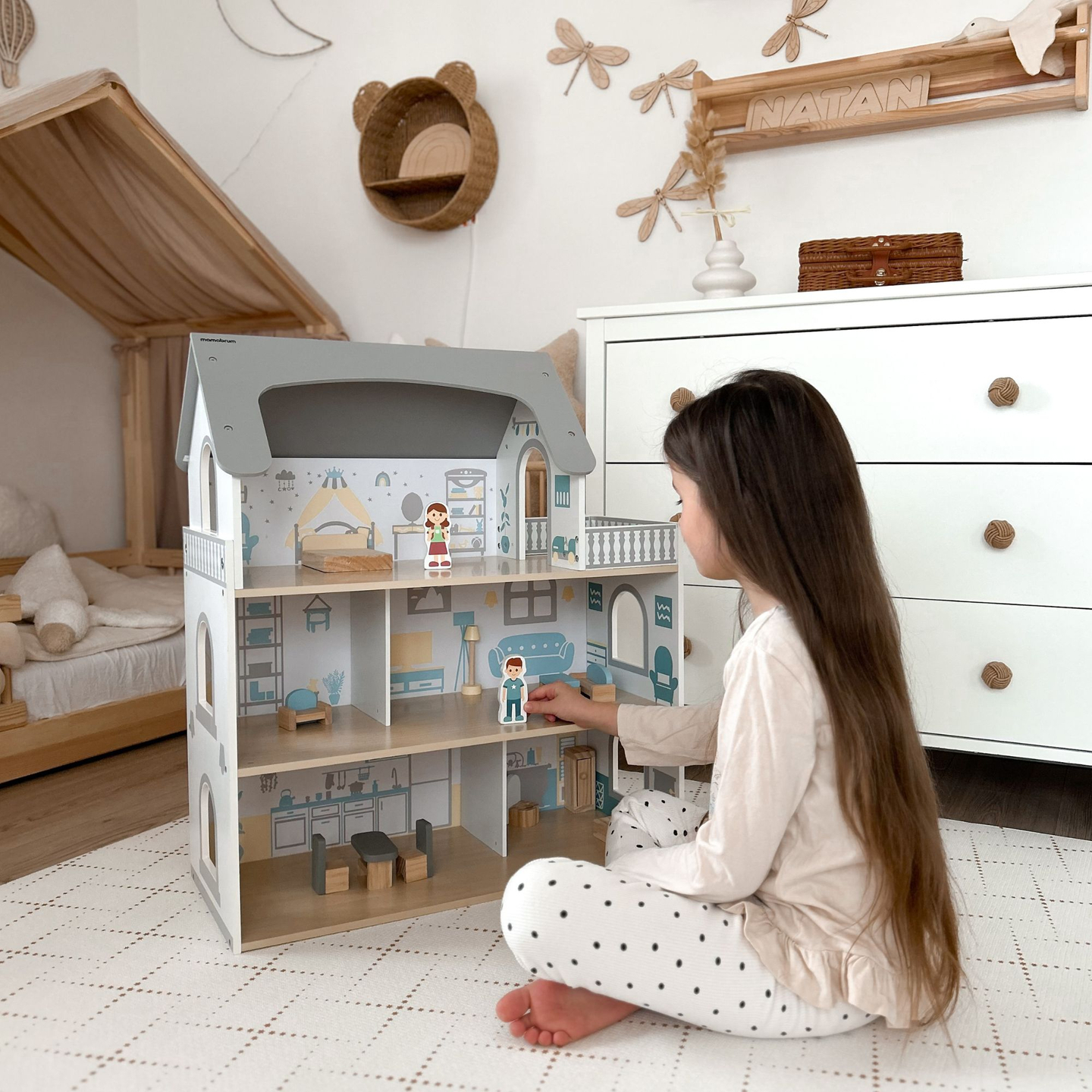 Casă albă din lemn pentru păpuși cu terasă și accesorii