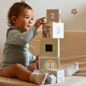Turn din lemn - forma sorter numere alfabet animale