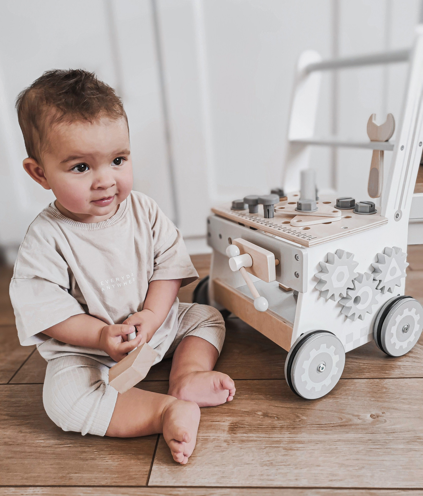 3 în 1: umblător din lemn, împingător + atelier - 47 de elemente