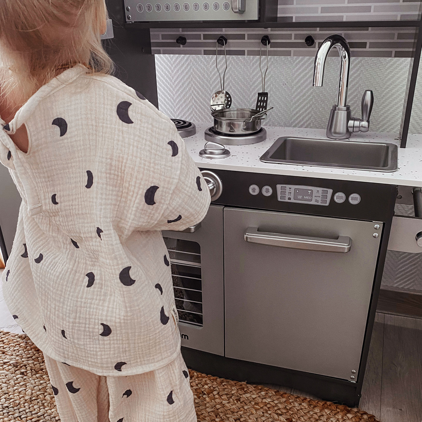 Bucătărie XXL din lemn cu iluminare LED, șorț și accesorii