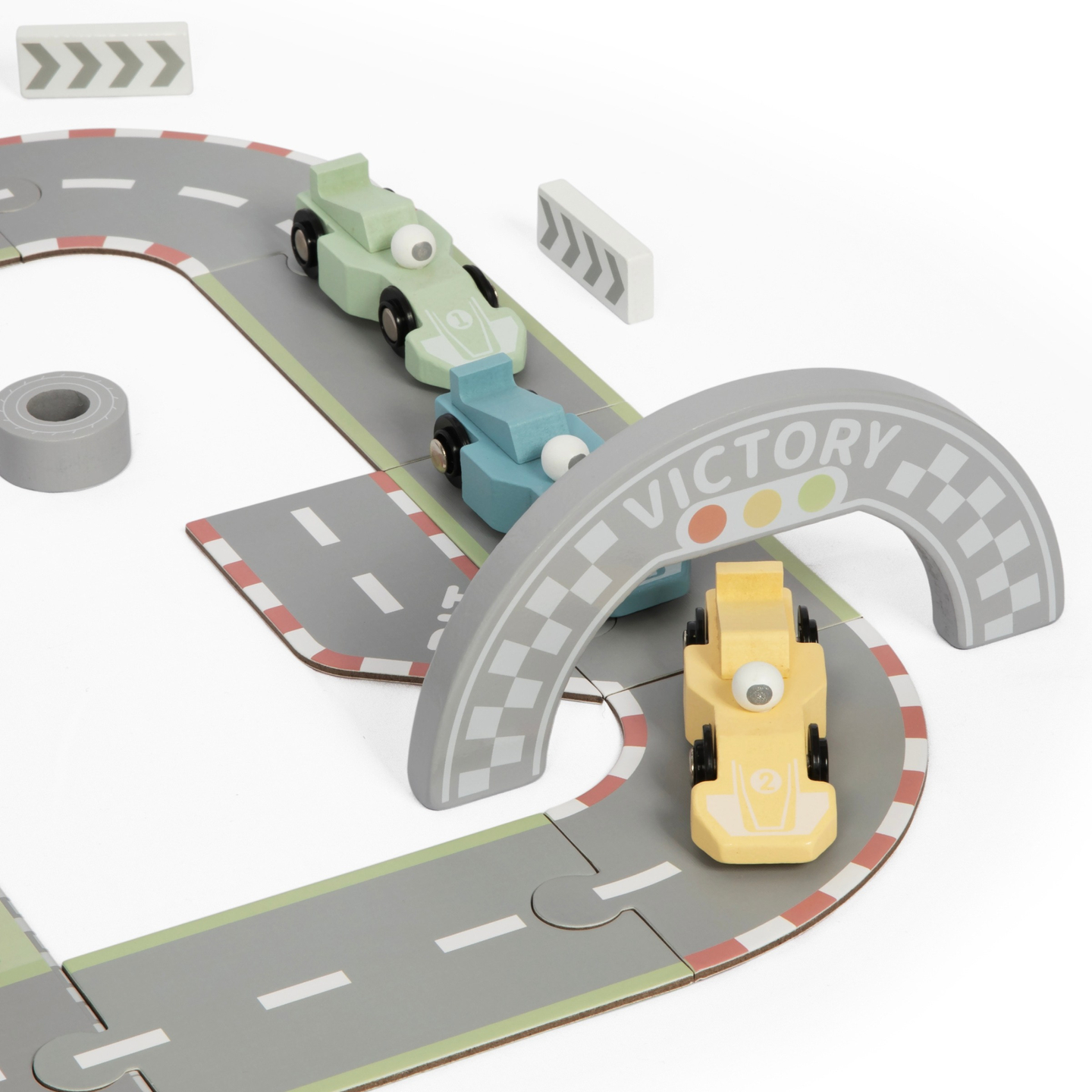 Valisa magnetica cu pista de curse, vehicule din lemn si accesorii rutiere