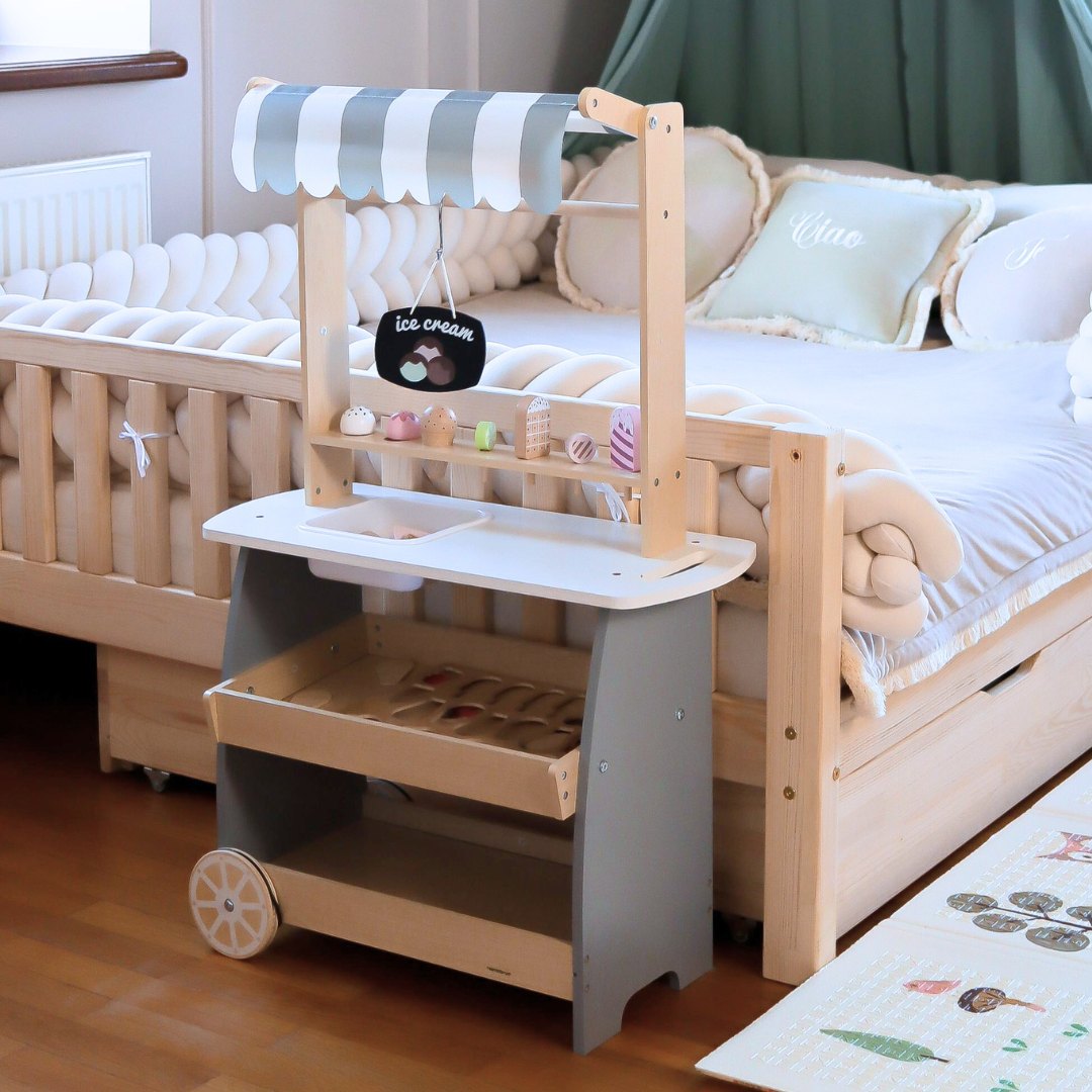 Sală de înghețată din lemn pe roți - cărucior pentru înghețată