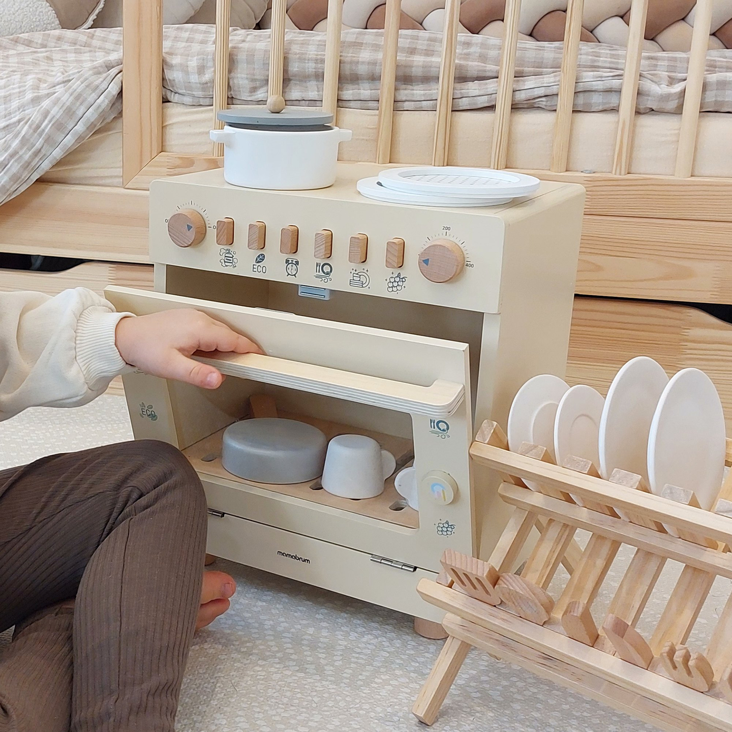 Mașină de spălat vase din lemn cu accesorii