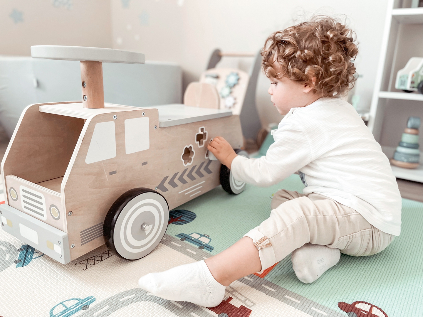 Bicicletă din lemn, mașină, mașină cu blocuri