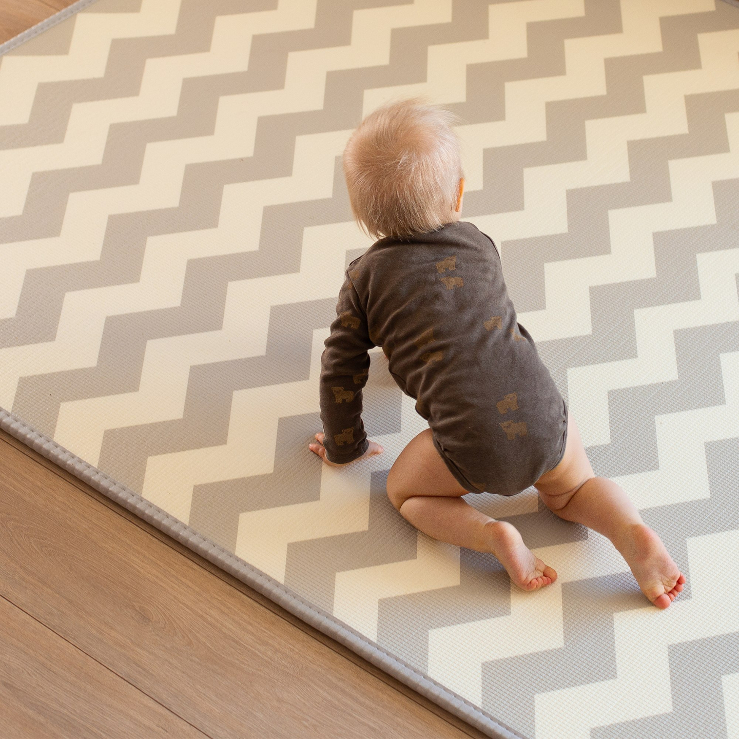 Covoraș de spumă cu două fețe XXL - rola 2 CM (drum și zigzaguri)