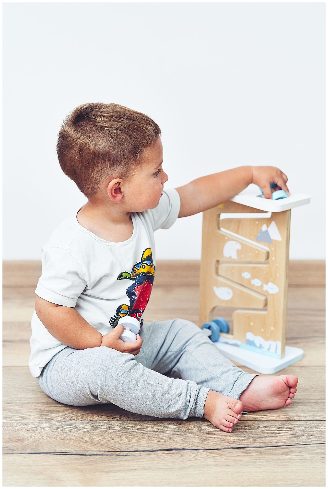 Tablă de manipulare senzorială din lemn cu două fețe