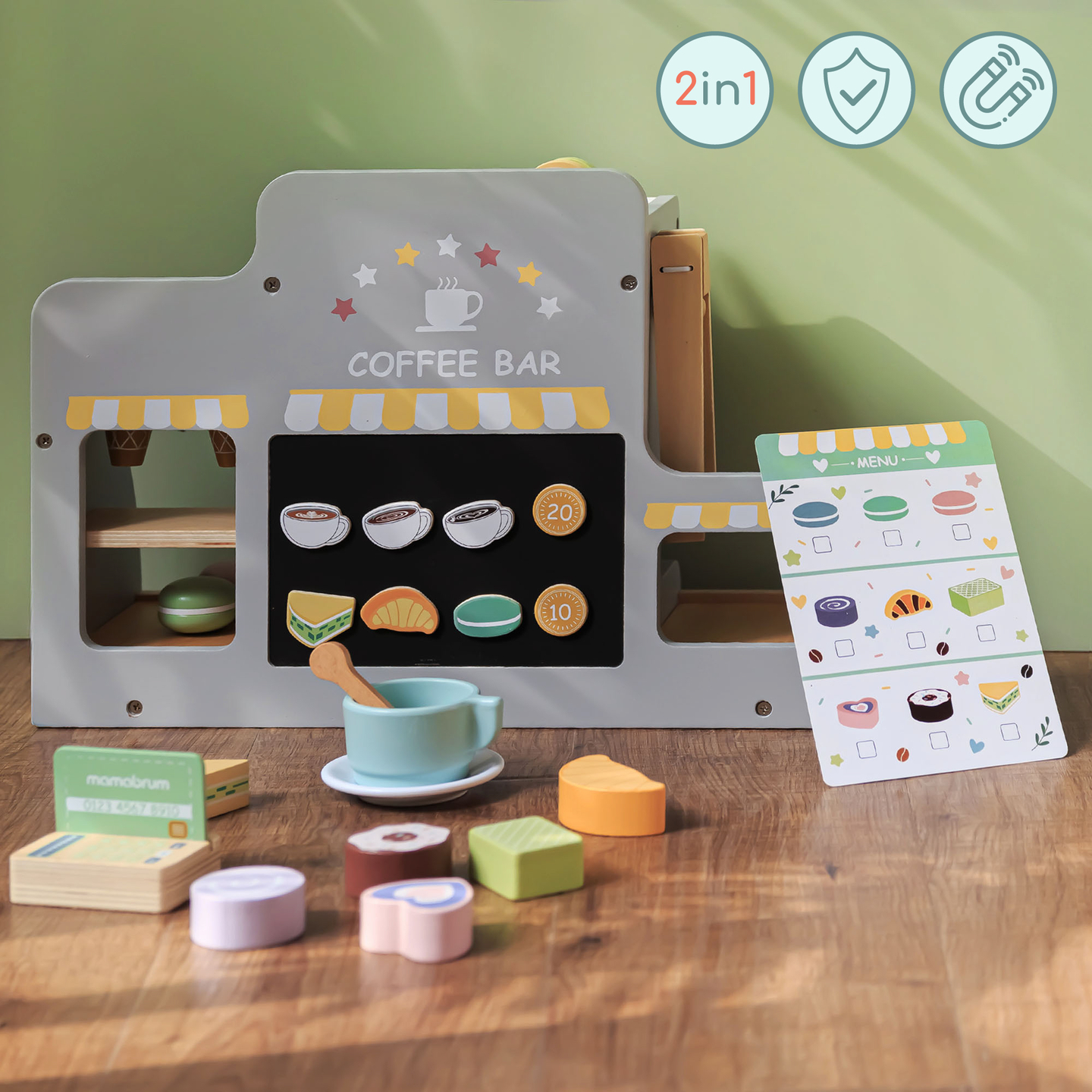 Un salon mare de înghețată din lemn cu tablă magnetică, aparat de cafea și set de înghețată și deserturi - peste 70 de piese!