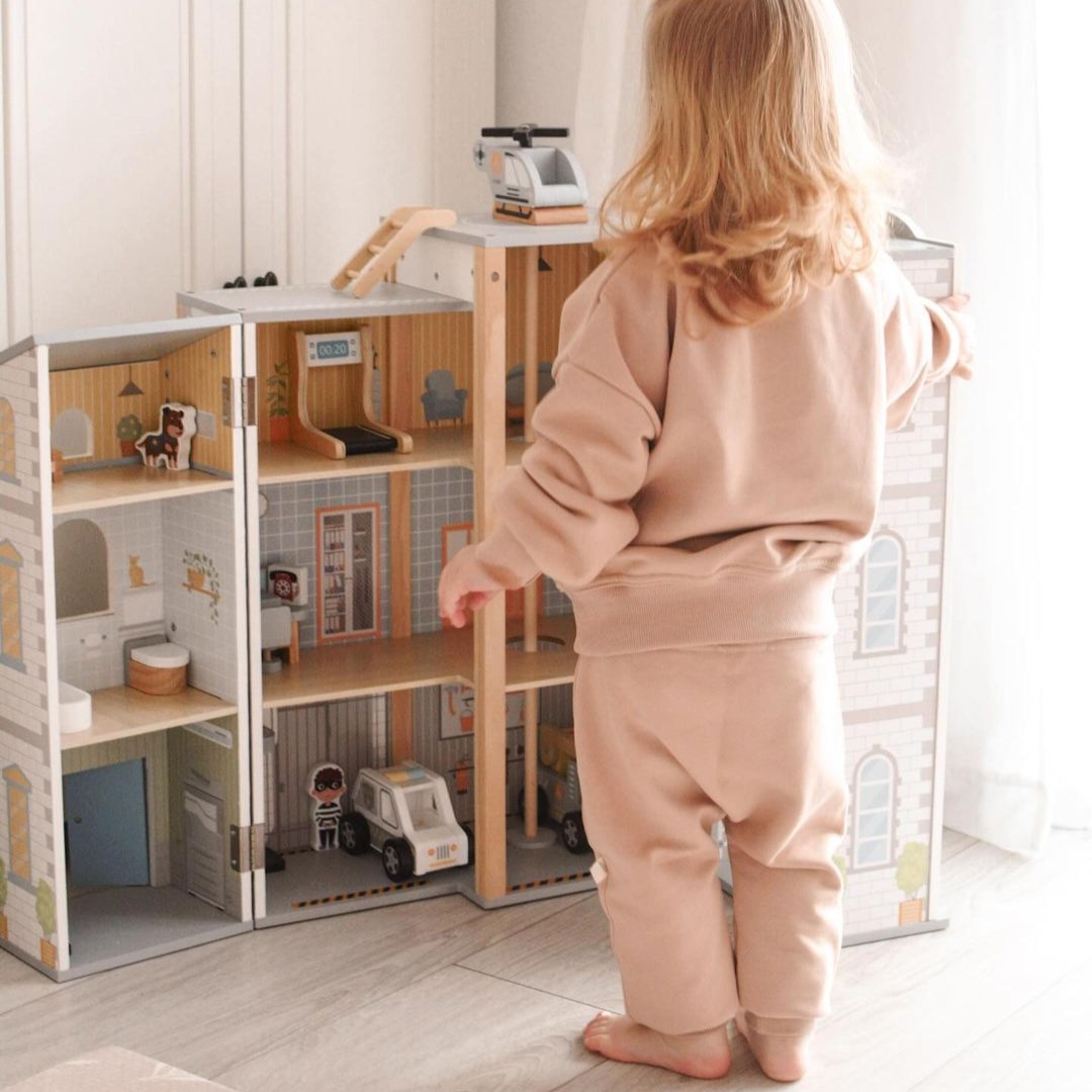 Stație mare de pompieri pliabilă cu stație de poliție - set din lemn. Stație de pompieri și stație de poliție cu accesorii.