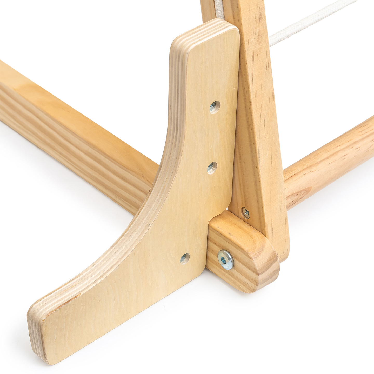 Loc de joacă interior din lemn cu leagăn, inele de gimnastică și plasă de cățărat