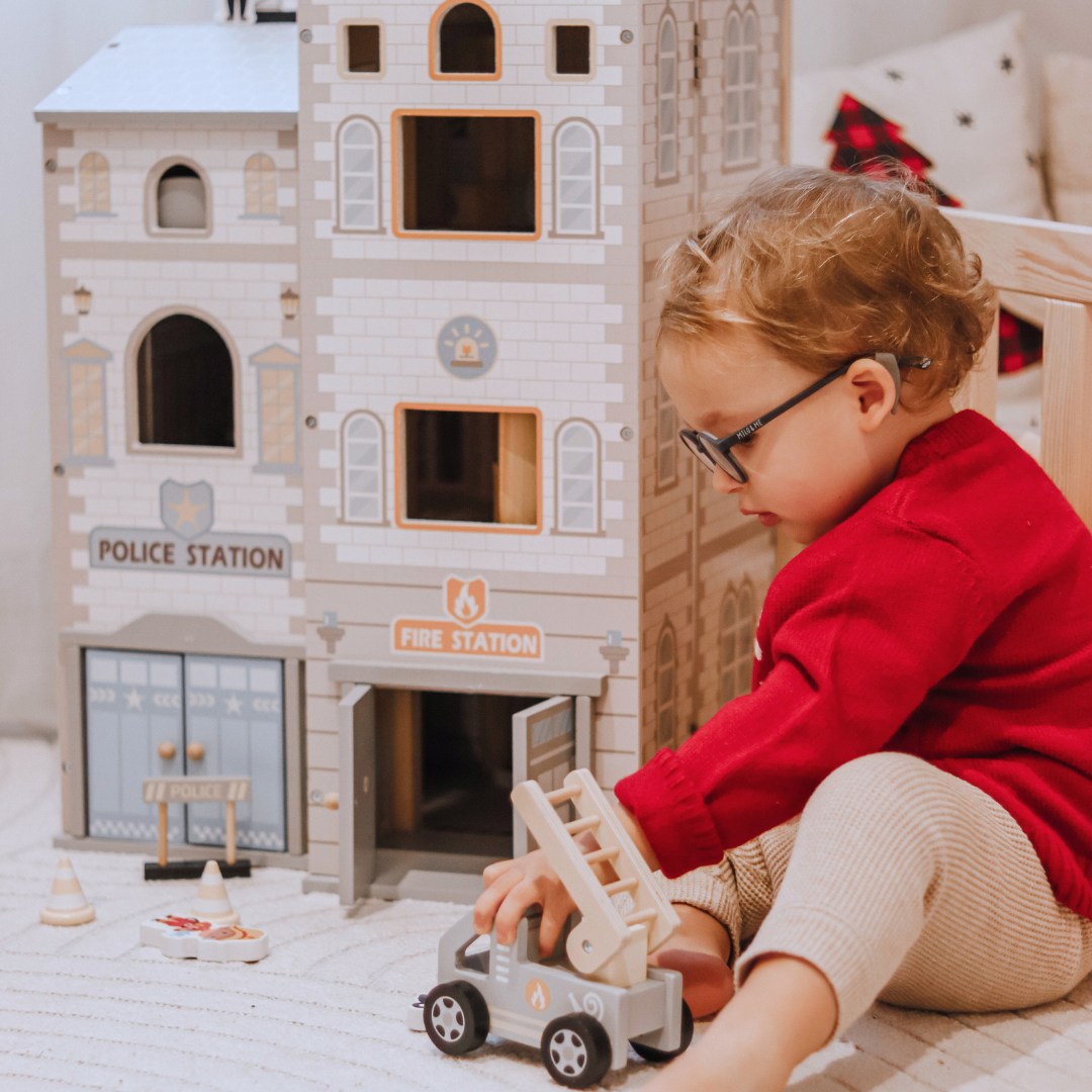 Stație mare de pompieri pliabilă cu stație de poliție - set din lemn. Stație de pompieri și stație de poliție cu accesorii.