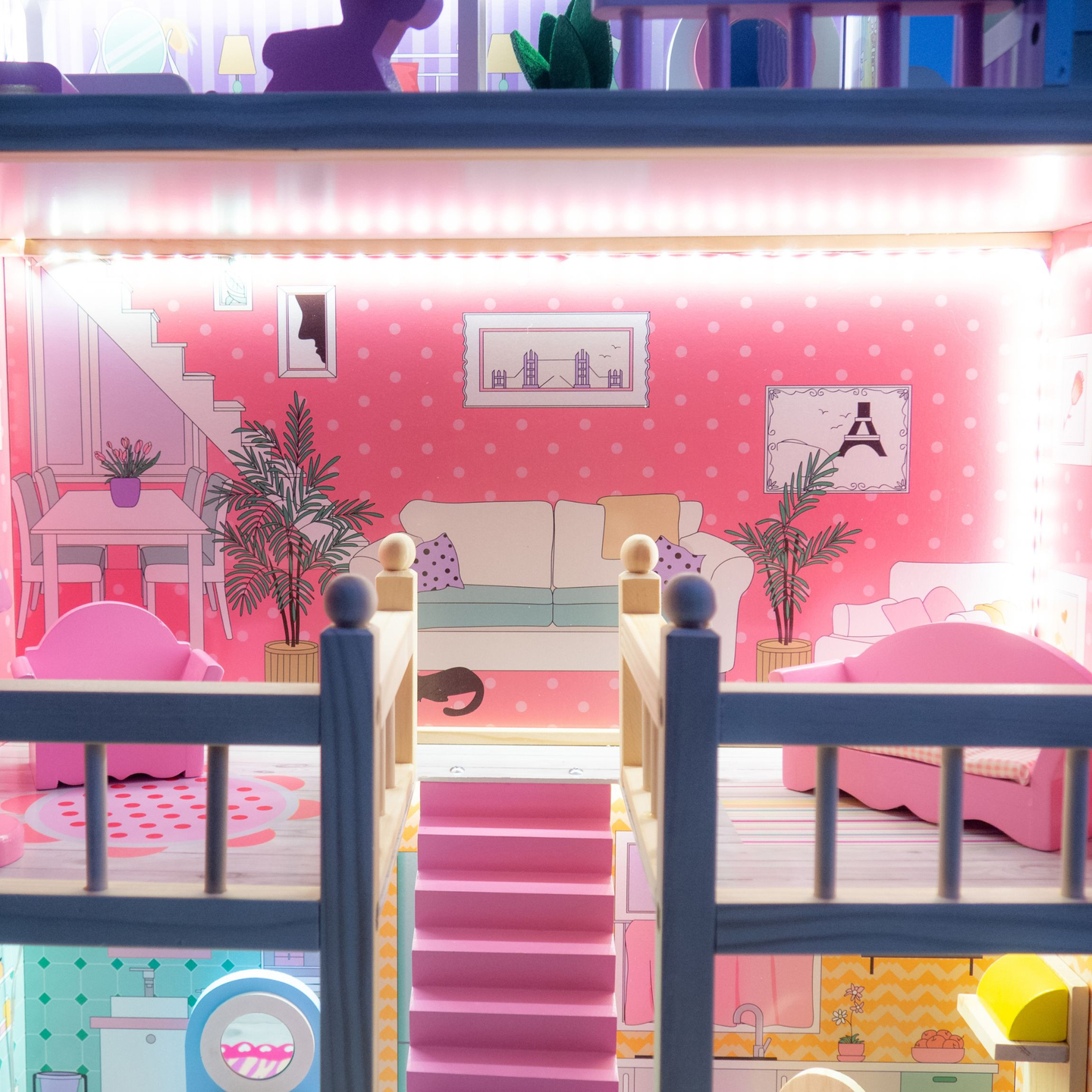 Casă mare de păpuși din lemn cu 3 etaje, cu terasă, set de mobilier și iluminare cu LED-uri!