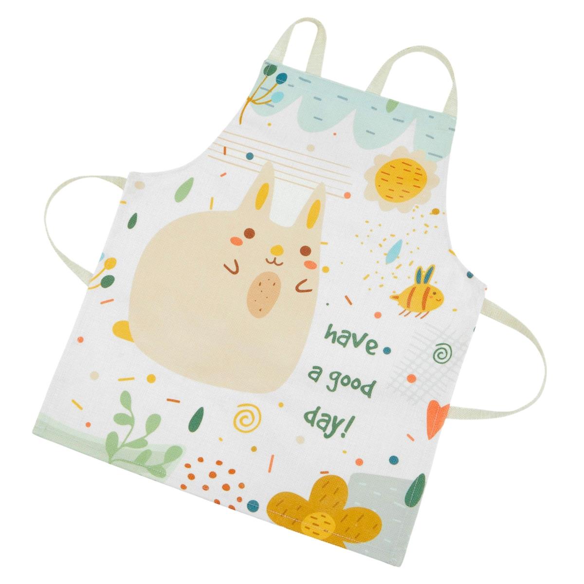 Bucătărie albă din lemn cu accesorii și șorț