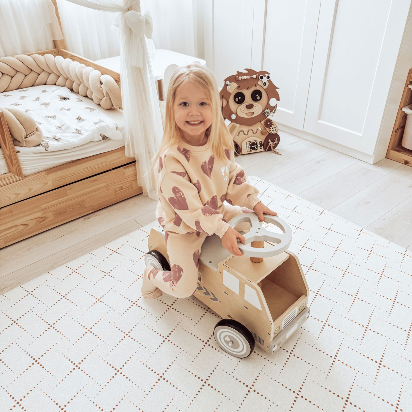 Bicicletă din lemn, mașină, mașină cu blocuri