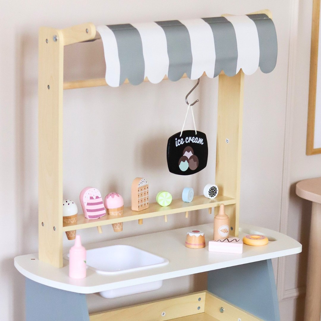 Sală de înghețată din lemn pe roți - cărucior pentru înghețată