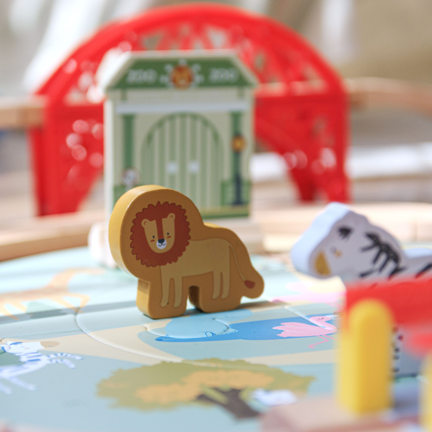 Trenuleț din lemn pentru grădina zoologică – puzzle, tren, șine, animale, pod, barieră