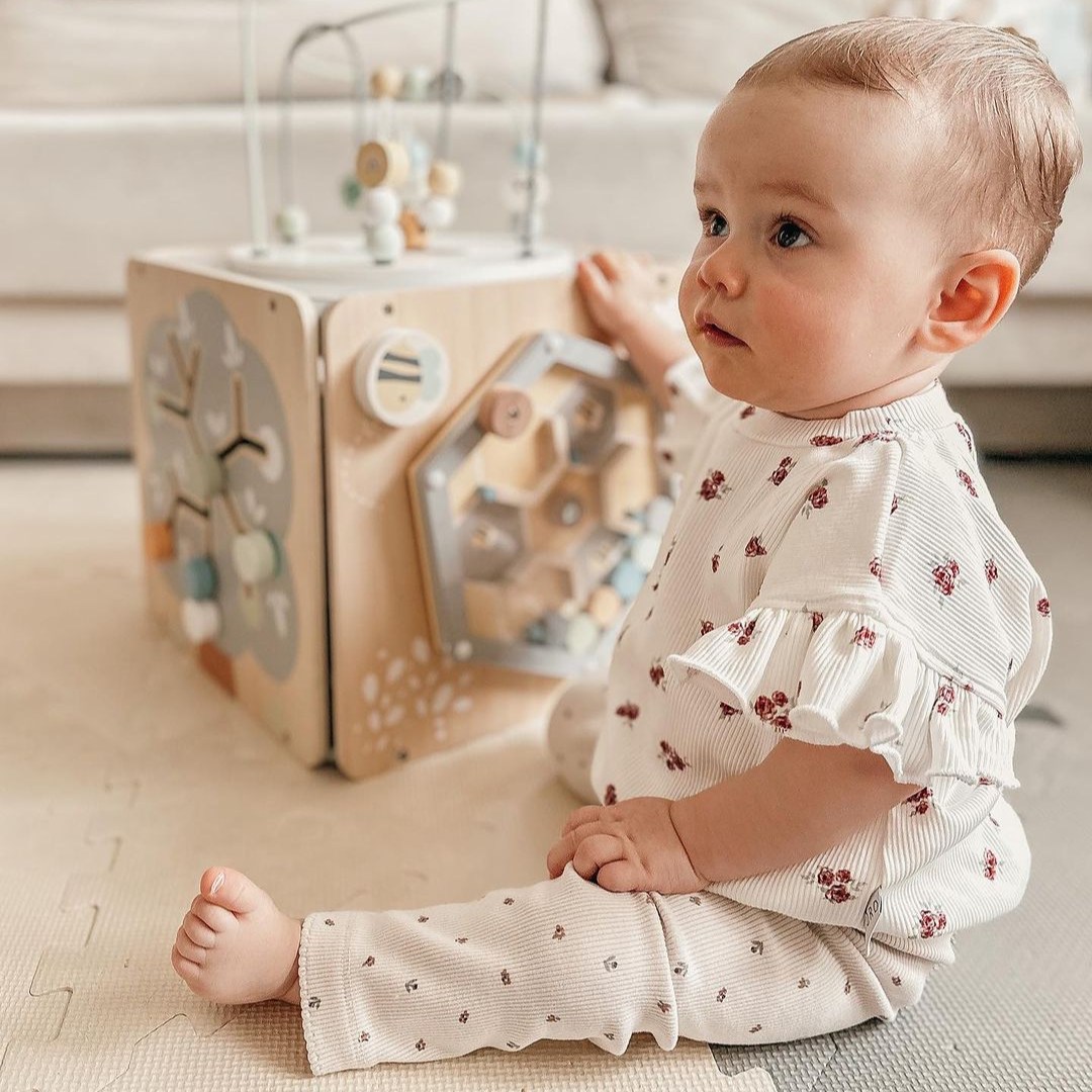 Cub mare de activitate din lemn cu buclă - Montessori