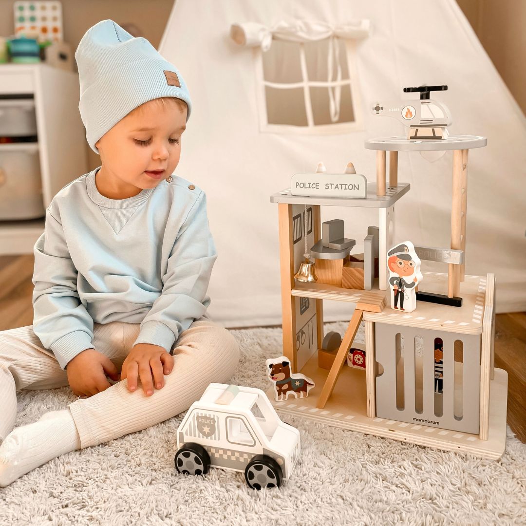 Post de poliție din lemn cu accesorii