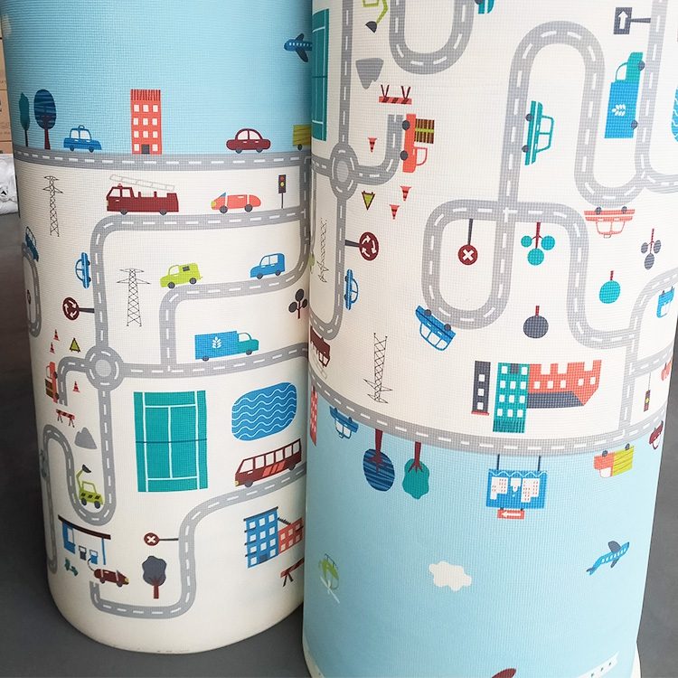 Covoraș din spumă cu două fețe XXL - rola 2 CM (drum și pădure cu ursuleț)